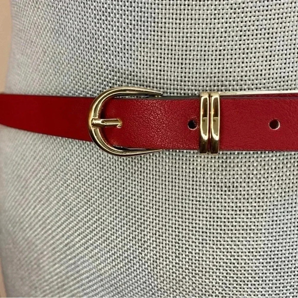 Tahari Skinny Vegan Leather Red Belt with Gold Tone belt NEW without Tags OS - Picture 4 of 6